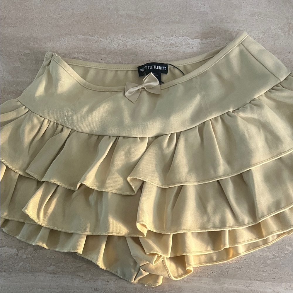 PrettyLittleThing Yellow Bow Detail Frilly Bloomers